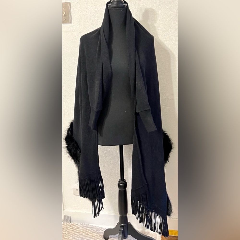 Elegant Black Sweater with Faux Fur Trim No Size No Label Fits S/M Effortless